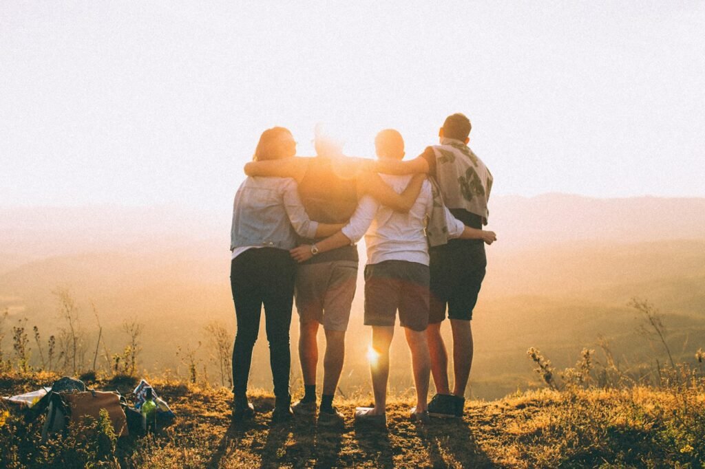 Friendship in the Small Gaps